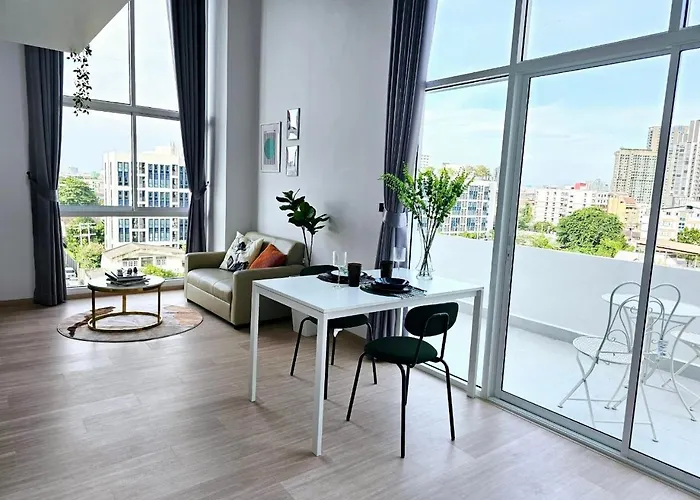 Midtown Duplex Ratchayothin Apartment *